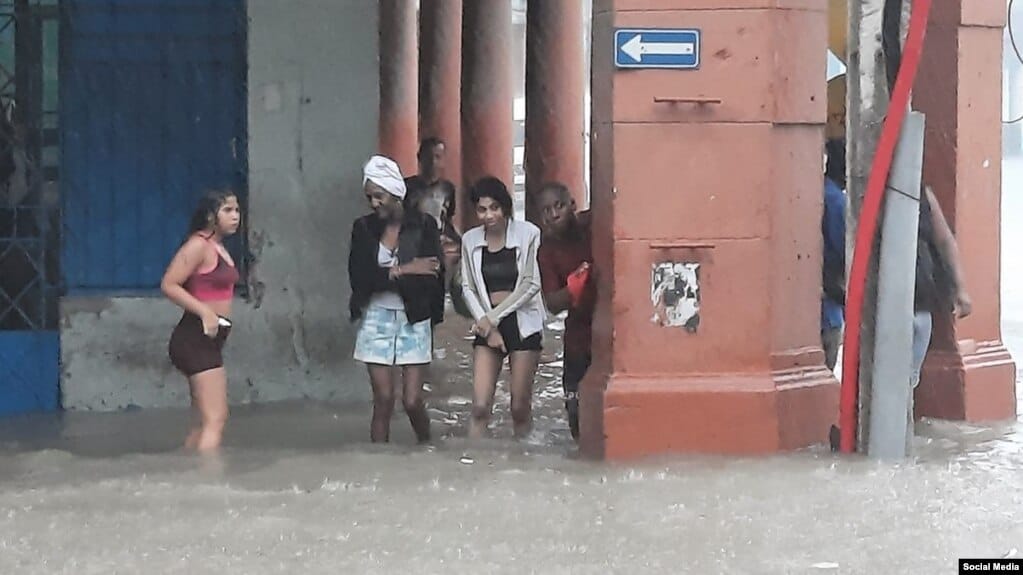 Inundaciones en gran parte de La Habana por las intensas lluvias