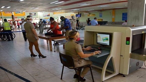 Aduana de Cuba confisca droga escondida en pomos de condimento para cocinar