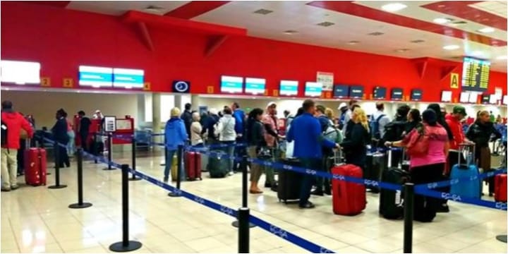 Miles de personas varadas en Cuba tras cancelaciones de vuelos de Avianca